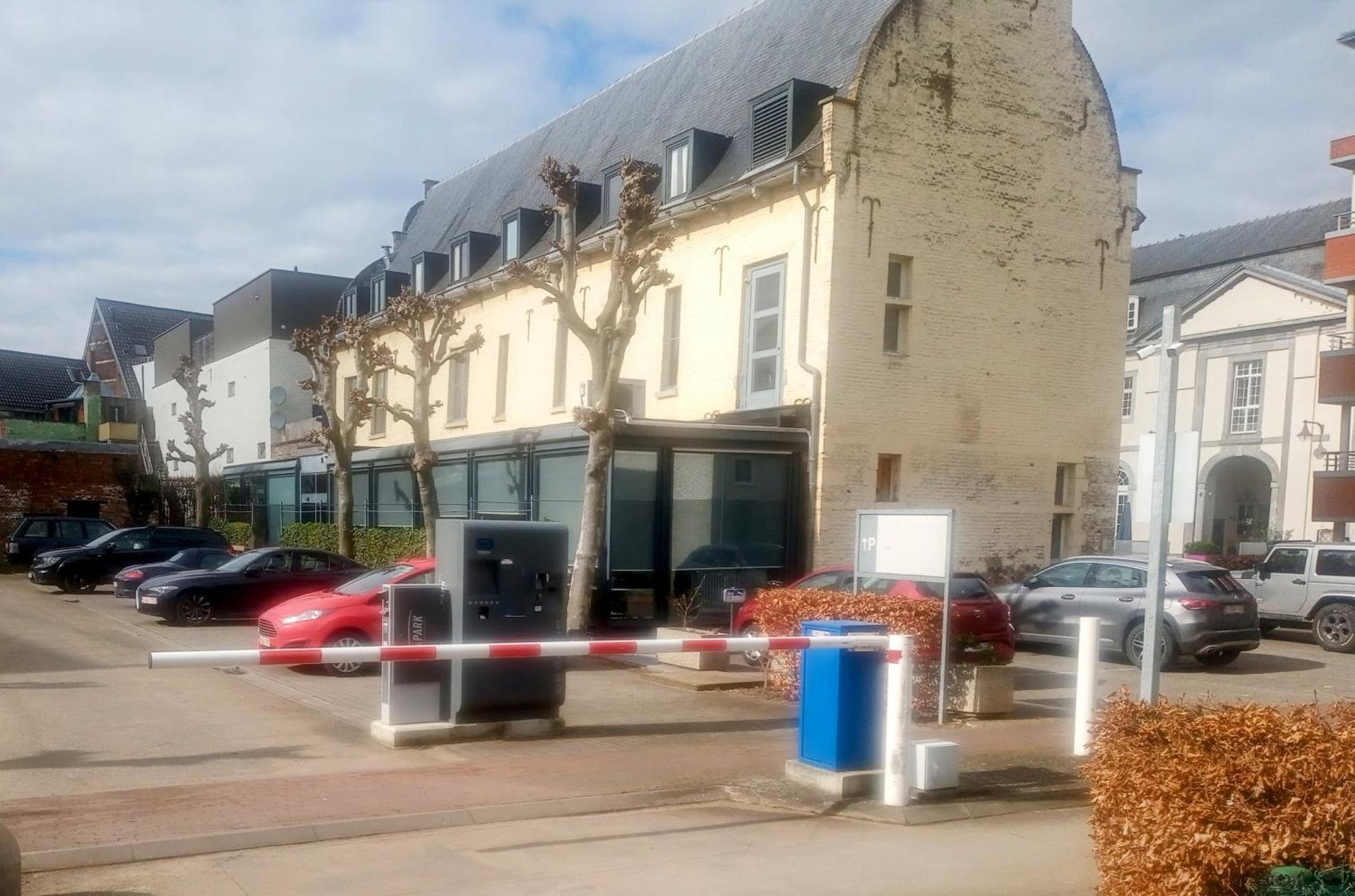 Kolmojen Hotell Sint-Truiden Exteriör bild