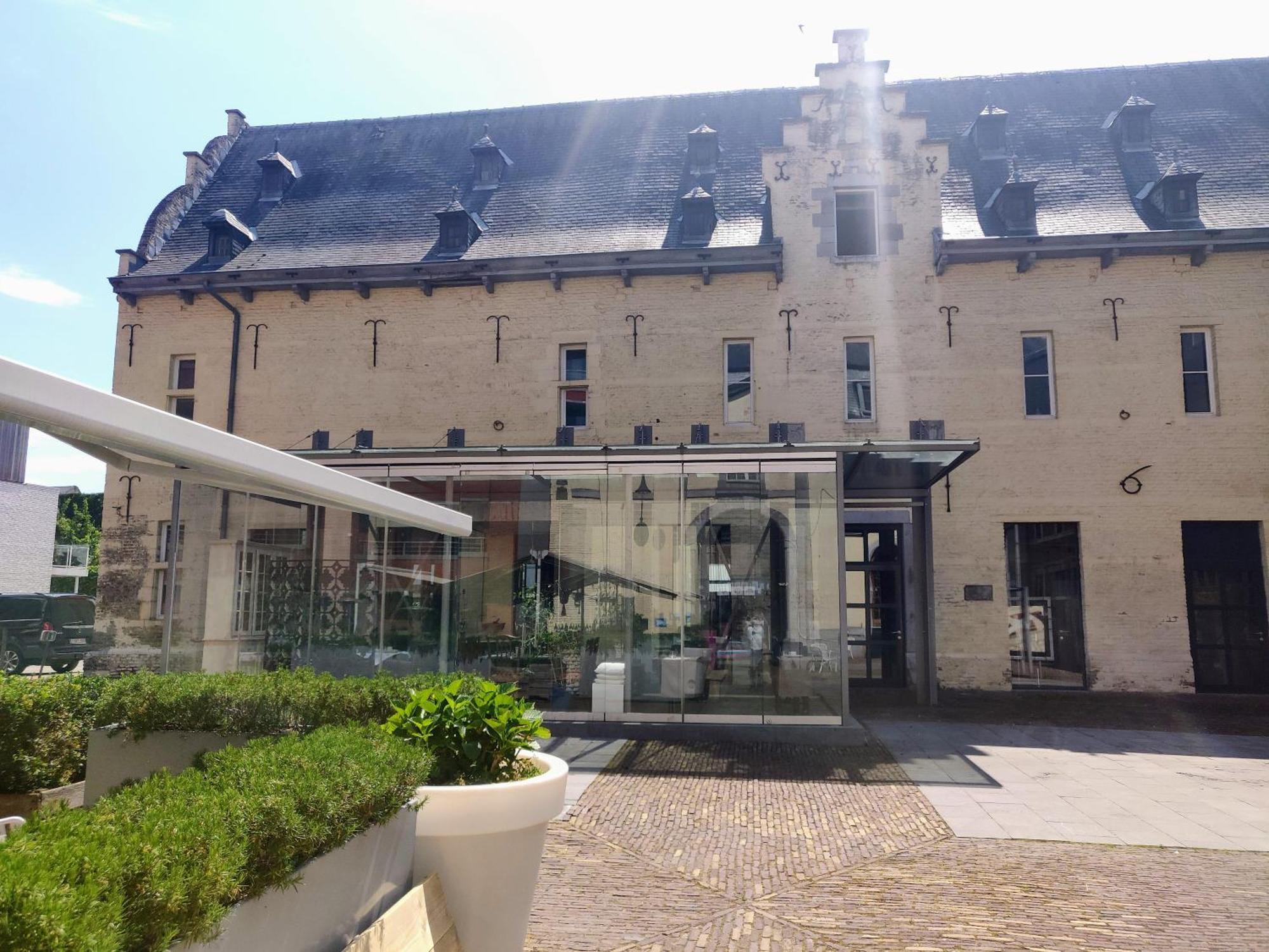 Kolmojen Hotell Sint-Truiden Exteriör bild
