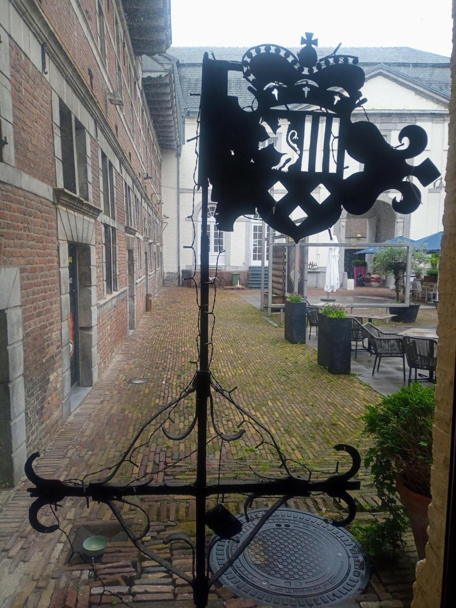 Kolmojen Hotell Sint-Truiden Exteriör bild