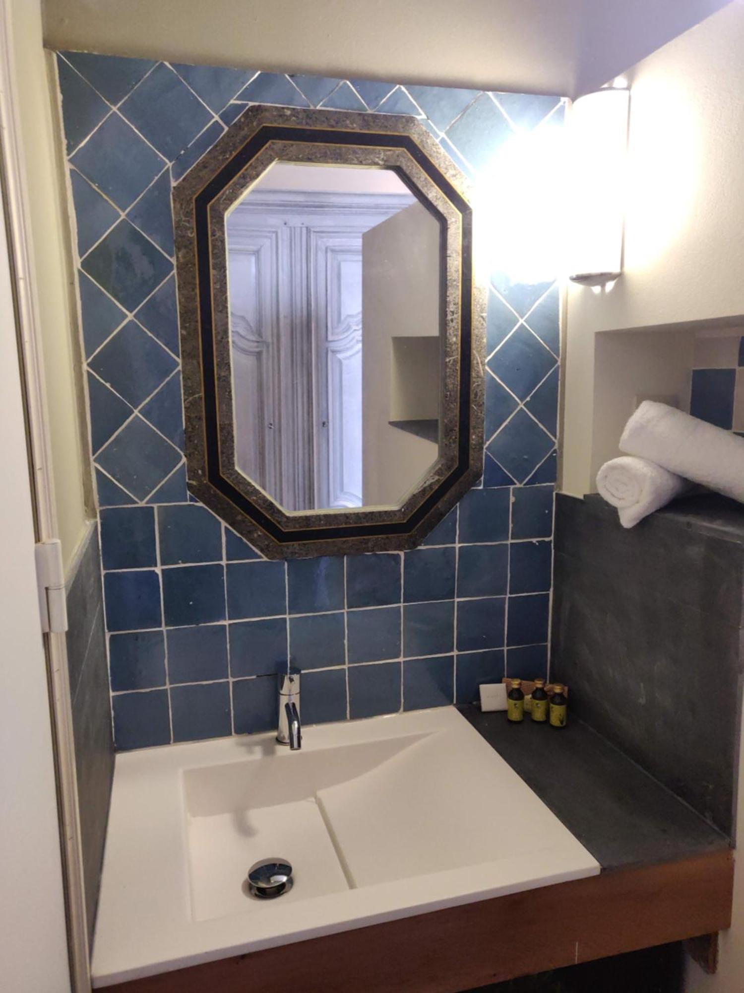 Kolmojen Hotell Sint-Truiden Exteriör bild